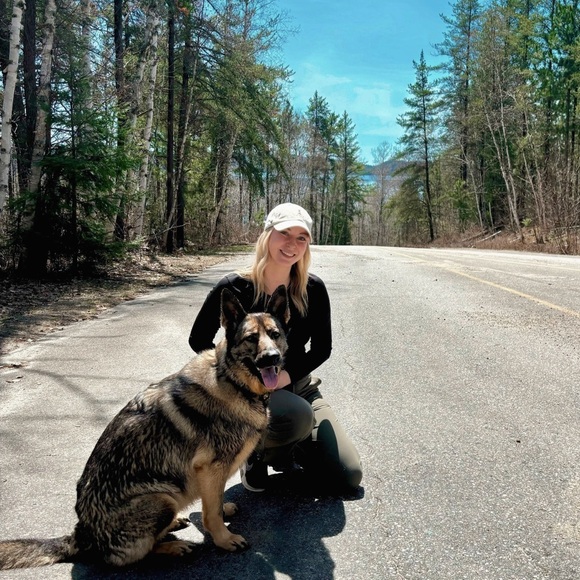 Meet your Posher, Karlie - Picture 1 of 1